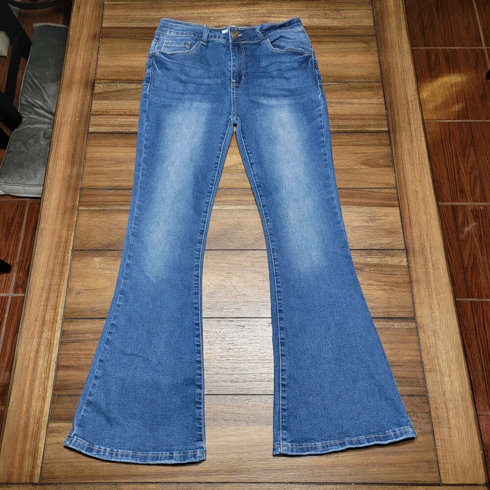 Blue Savvy Denim Flare Leg Jeans - Size 11/30 - Excellent!